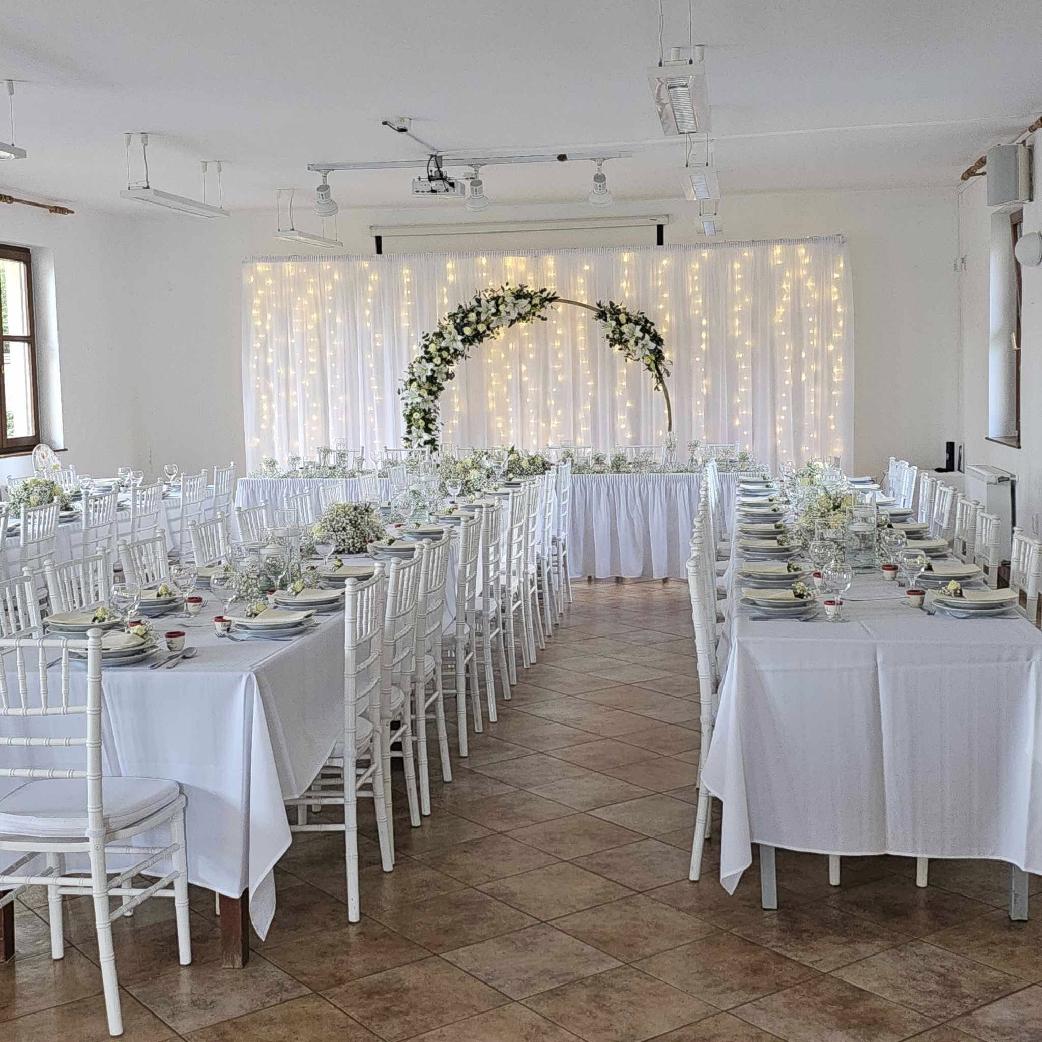 Terített asztalok rendezvényhez